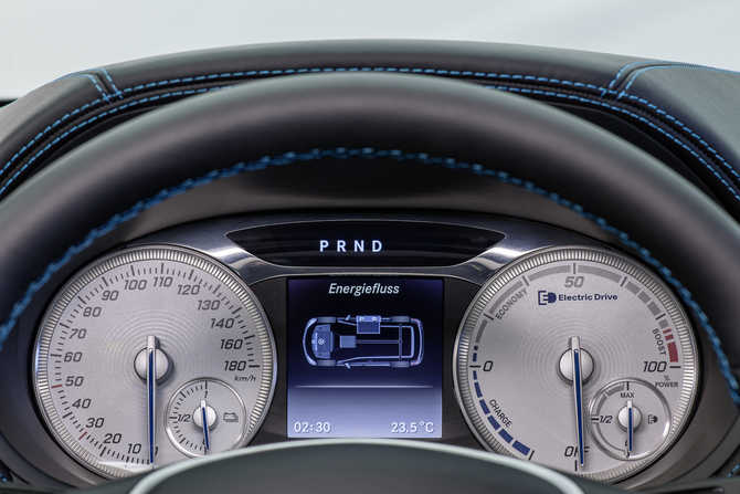 *ATUALIZADO* Protótipo elétrico do Mercedes Classe B apresentado em Paris *ATUALIZADO* Protótipo elétrico do Mercedes Classe B apresentado em Paris