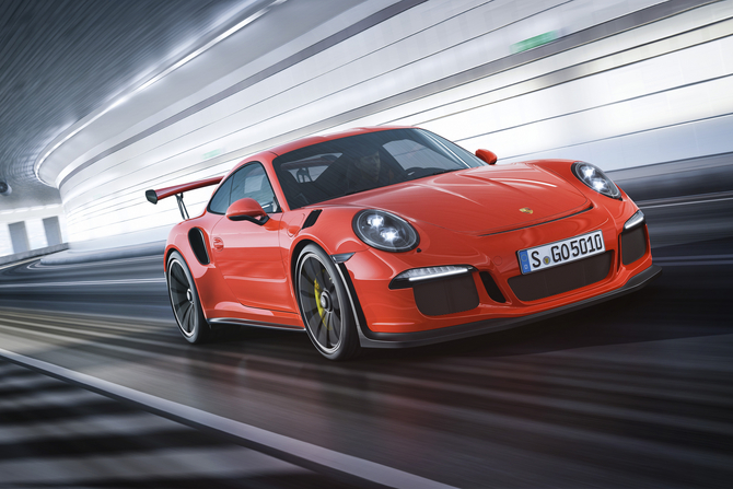 The 911 GT3 is equipped with a 4.0 liter engine with six cylinders and 500hp and 480Nm torque The 911 GT3 is equipped with a 4.0 liter engine with six cylinders and 500hp and 480Nm torque