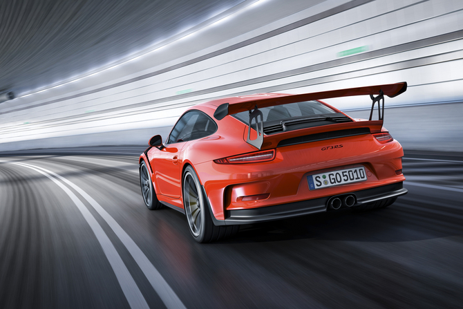 Building the new 911 GT3 RS, Porsche introduced innovations to reduce vehicle weight Building the new 911 GT3 RS, Porsche introduced innovations to reduce vehicle weight