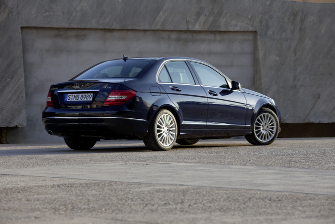 Mercedes-Benz C 220 CDI BlueEfficiency Avantgarde 7G-Tronic Plus Mercedes-Benz C 220 CDI BlueEfficiency Avantgarde 7G-Tronic Plus