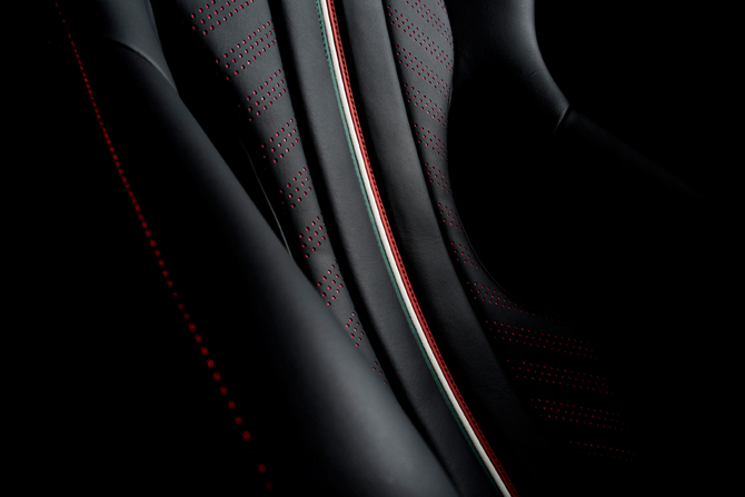 O carro foi criado pelo programa Tailor Made da Ferrari O carro foi criado pelo programa Tailor Made da Ferrari
