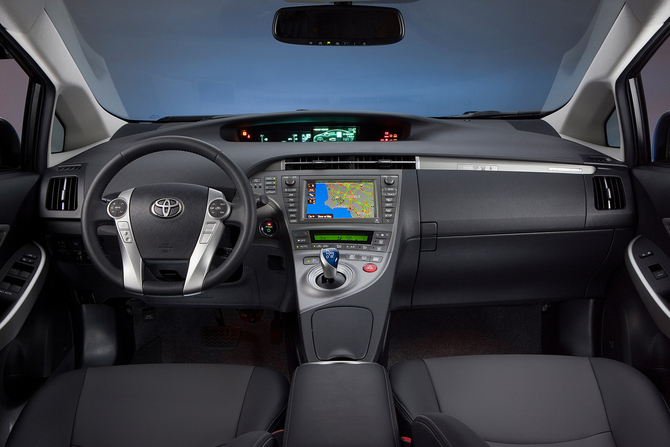 Prius Plug-in Capable of 49mpg and EV Travel at up to 100km/h Prius Plug-in Capable of 49mpg and EV Travel at up to 100km/h