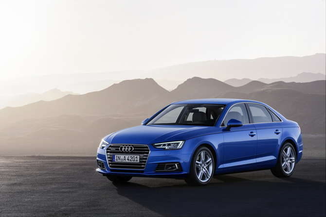 Audi A4 3.0 TDI S tronic Audi A4 3.0 TDI S tronic