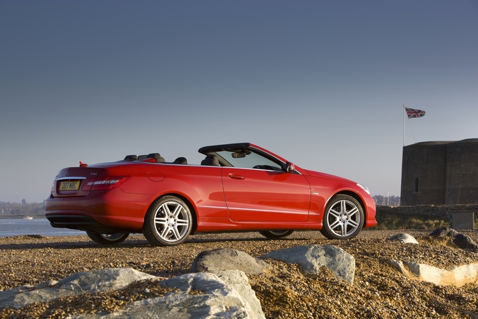 Mercedes-Benz E200 Cabriolet CGI BlueEFF. SE Mercedes-Benz E200 Cabriolet CGI BlueEFF. SE