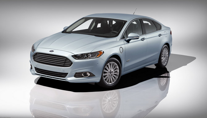 O Ford Fusion Energi plug-in hybrid ainda não está disponível mas poderá ser uma boa opção para frotas O Ford Fusion Energi plug-in hybrid ainda não está disponível mas poderá ser uma boa opção para frotas