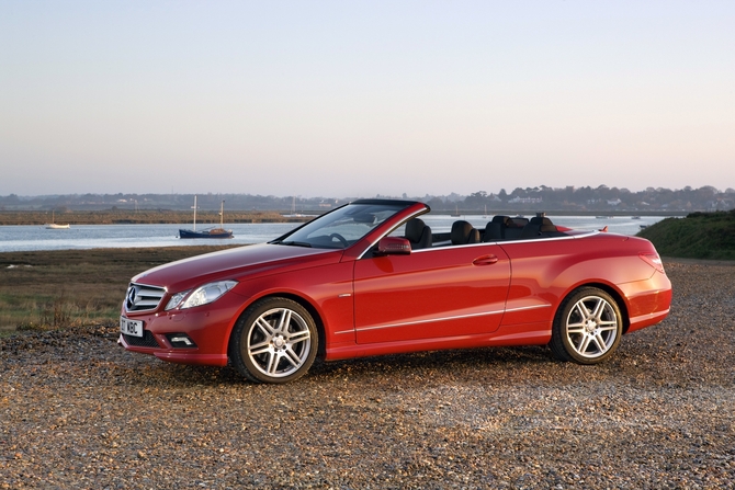 Mercedes-Benz E200 Cabriolet CGI BlueEFF. SE Mercedes-Benz E200 Cabriolet CGI BlueEFF. SE