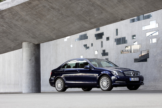 Mercedes-Benz C 200 CDI BlueEfficiency Avantgarde 7G-Tronic Plus Mercedes-Benz C 200 CDI BlueEfficiency Avantgarde 7G-Tronic Plus