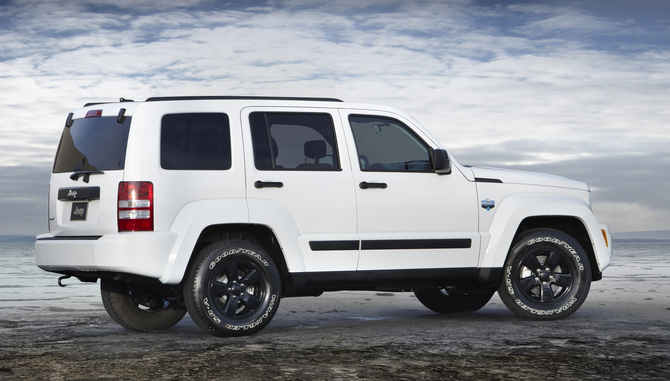 Jeep Wrangler and Liberty Arctic Editions Add Winter-Themed Exterior and Interior Jeep Wrangler and Liberty Arctic Editions Add Winter-Themed Exterior and Interior