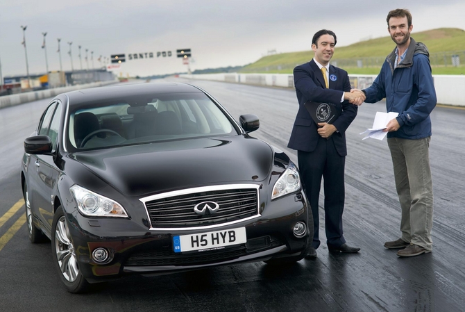 Infiniti M35h Sets Guinness Record as Fastest Full Hybrid Car Infiniti M35h Sets Guinness Record as Fastest Full Hybrid Car