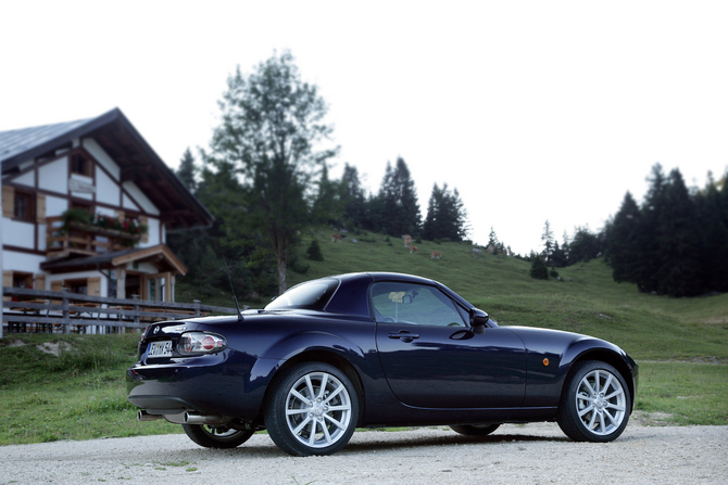 Mazda MX-5 Roadster Coupé 2.0 Mazda MX-5 Roadster Coupé 2.0