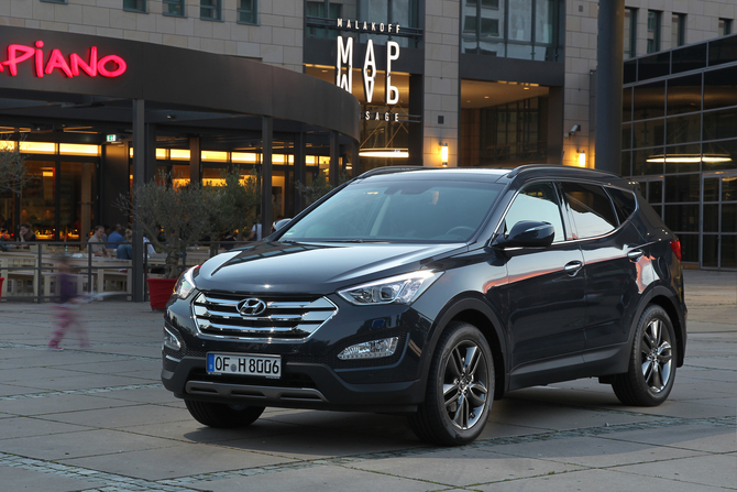 Hyundai Santa Fe avec un moteur diesel 2,2 litres développant 197 ch Hyundai Santa Fe avec un moteur diesel 2,2 litres développant 197 ch
