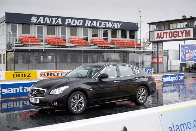 Infiniti M35h Sets Guinness Record as Fastest Full Hybrid Car Infiniti M35h Sets Guinness Record as Fastest Full Hybrid Car