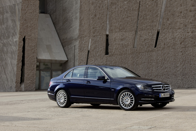 Mercedes-Benz C 250 BlueEfficiency Avantgarde 7G-Tronic Plus Mercedes-Benz C 250 BlueEfficiency Avantgarde 7G-Tronic Plus