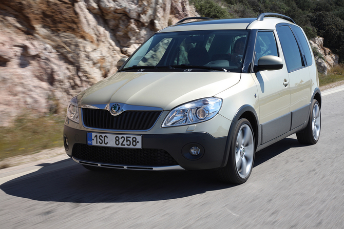 Skoda Roomster 1.6 TDI 90cv Scout Skoda Roomster 1.6 TDI 90cv Scout