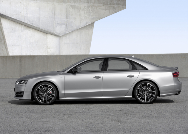 Compared to the S8, the V8 biturbo of the S8 plus has more 85hp Compared to the S8, the V8 biturbo of the S8 plus has more 85hp