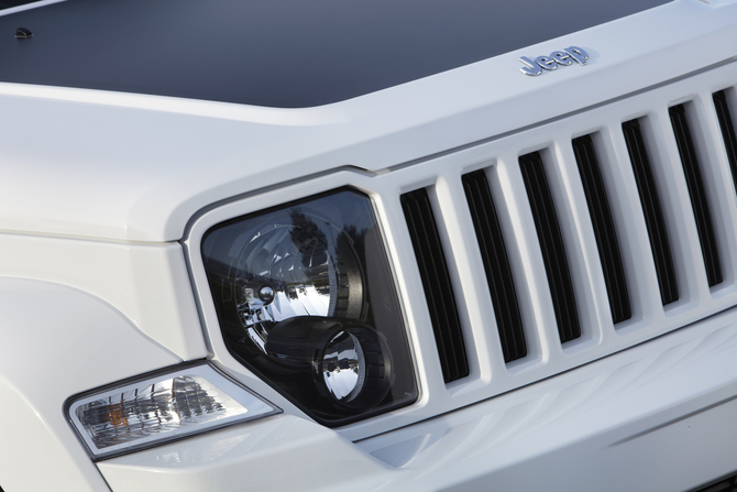 Jeep Wrangler and Liberty Arctic Editions Add Winter-Themed Exterior and Interior Jeep Wrangler and Liberty Arctic Editions Add Winter-Themed Exterior and Interior
