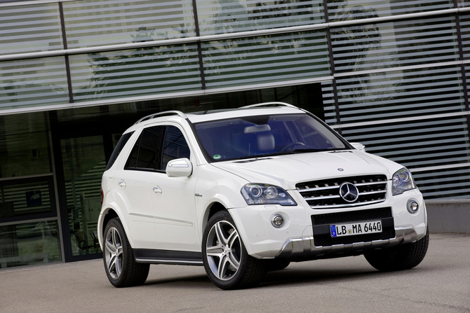 Mercedes-Benz ML 63 AMG Mercedes-Benz ML 63 AMG