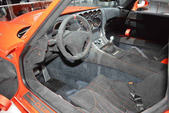 O interior está revestido em Alcantara O interior está revestido em Alcantara