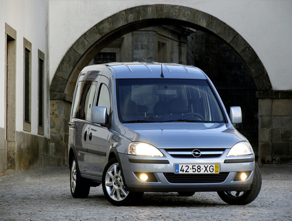 Opel Combo Tour 1.3 CDTI DPF 75cv Easytronic Opel Combo Tour 1.3 CDTI DPF 75cv Easytronic