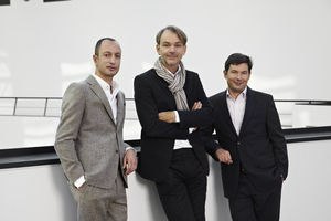 Habib (à esquerda) com o Diretor do BMW Group Design, Adrian van Hooydonk (ao meio) e o Diretor de Design Interior, Marc Girard