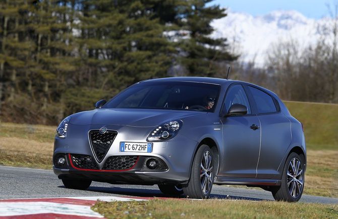 Alfa Romeo Giulietta 1.6 JTDM-2 Exclusive Alfa Romeo Giulietta 1.6 JTDM-2 Exclusive