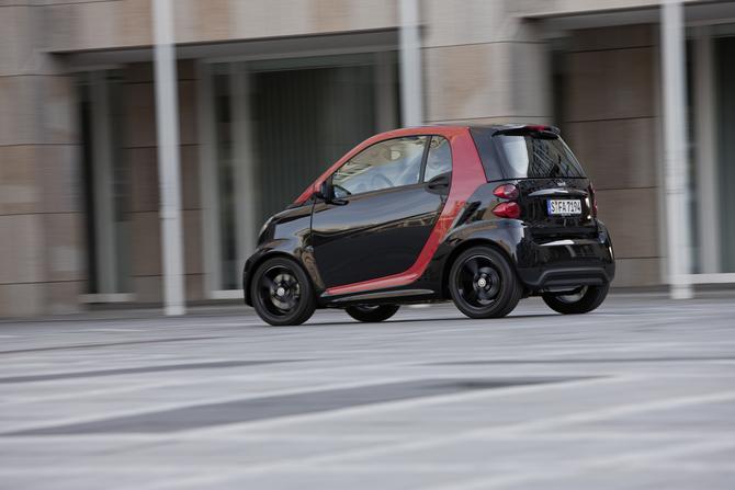 Smart Fortwo Sharpred Adds Gloss Black and Red Inside and Out Smart Fortwo Sharpred Adds Gloss Black and Red Inside and Out