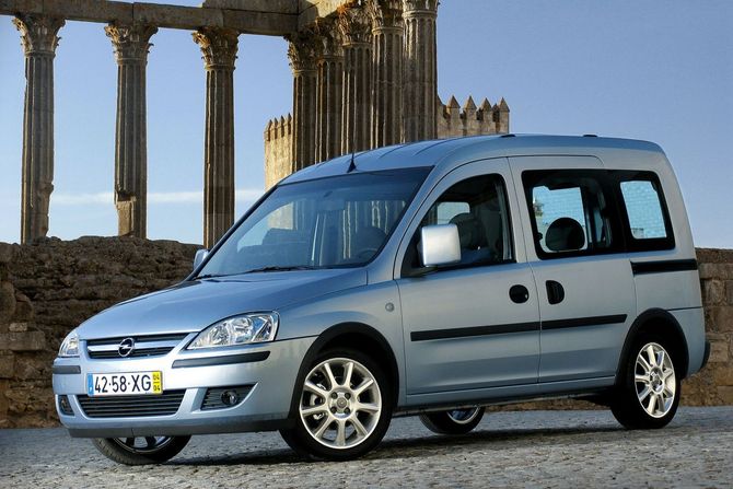 Opel Combo Tour 1.3 CDTI DPF 75cv Easytronic Opel Combo Tour 1.3 CDTI DPF 75cv Easytronic