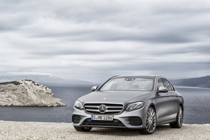 Mercedes-Benz E400 4MATIC Mercedes-Benz E400 4MATIC