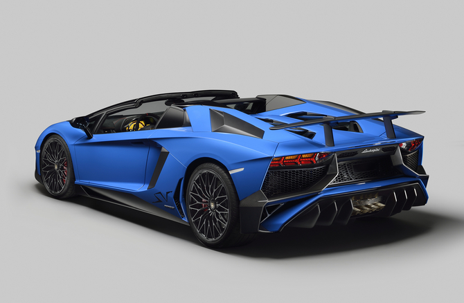 The 6.5-liter V12 engine with 750hp and 650Nm of torque which ensures an acceleration from 0 to 100km/h in 2.9 seconds The 6.5-liter V12 engine with 750hp and 650Nm of torque which ensures an acceleration from 0 to 100km/h in 2.9 seconds