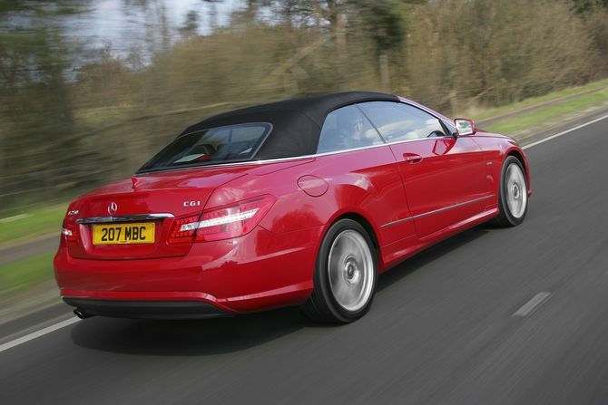 Mercedes-Benz E250 Cabriolet CGI BlueEFF. SE Mercedes-Benz E250 Cabriolet CGI BlueEFF. SE