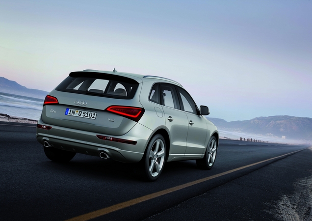 Audi Q5 2.0 TDI quattro S tronic Audi Q5 2.0 TDI quattro S tronic
