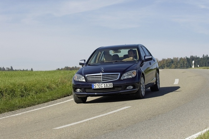 Mercedes-Benz C 350 4MATIC Mercedes-Benz C 350 4MATIC