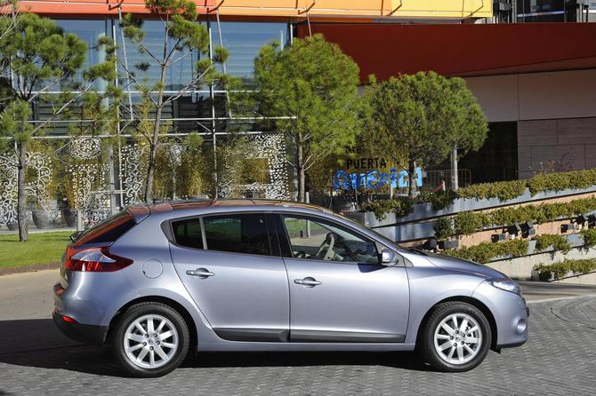 Renault Megane Hatchback 1.4 TCe Dynamique TomTom Renault Megane Hatchback 1.4 TCe Dynamique TomTom