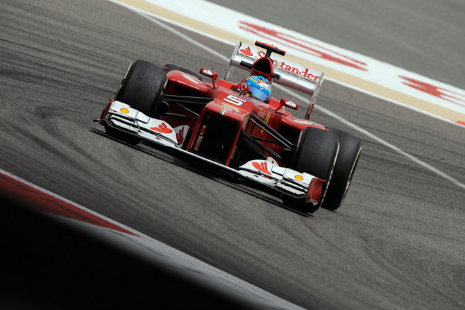 Alonso kam in Bahrain als Siebter ins Ziel, nach einem Start von der neunten Position. Damit belegt er Platz Fünf in der Fahrerwertung. Alonso kam in Bahrain als Siebter ins Ziel, nach einem Start von der neunten Position. Damit belegt er Platz Fünf in der Fahrerwertung.