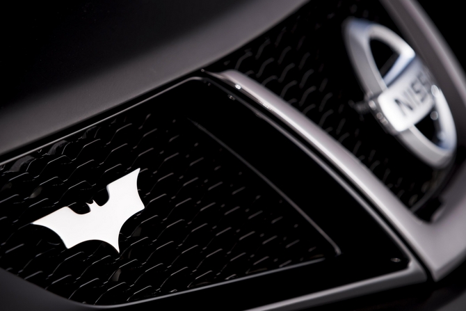 Foram incluídos símbolos do Batman um pouco por todo o carro Foram incluídos símbolos do Batman um pouco por todo o carro