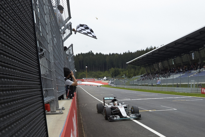 Verstappen e Raikkonen fecharam o pódio na Áustria Verstappen e Raikkonen fecharam o pódio na Áustria