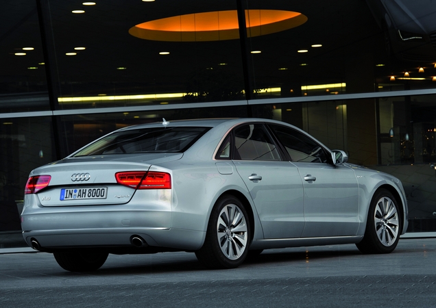 Audi A8 4.0 V8 TFSI quattro tiptronic Audi A8 4.0 V8 TFSI quattro tiptronic