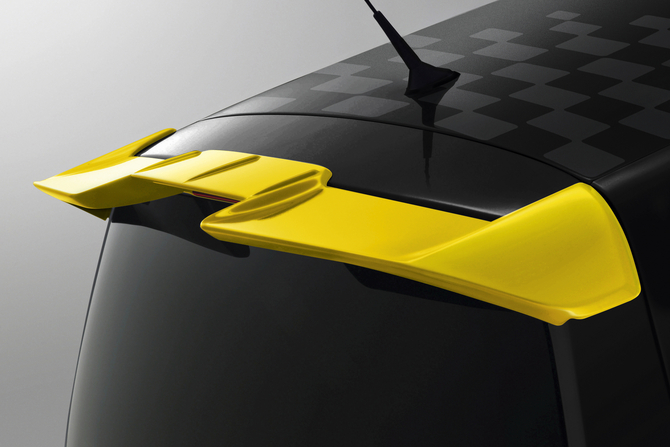 O spoiler amarelo contrastante é uma das mudanças no RB7 O spoiler amarelo contrastante é uma das mudanças no RB7