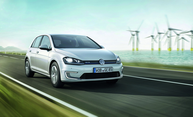 O e-Golf tem uma autonomia de 190km através de um motor elétrico de 113cv e 270Nm O e-Golf tem uma autonomia de 190km através de um motor elétrico de 113cv e 270Nm