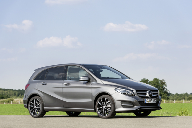 The engine range of the B-Class remains exclusively available with four-cylinder engines with outputs ranging from the 90hp and 211hp The engine range of the B-Class remains exclusively available with four-cylinder engines with outputs ranging from the 90hp and 211hp