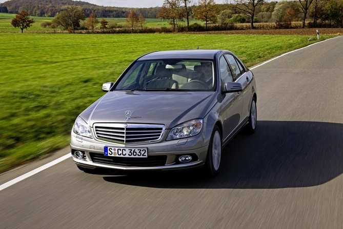 Mercedes-Benz C 350 CGI BlueEFFICIENCY Mercedes-Benz C 350 CGI BlueEFFICIENCY