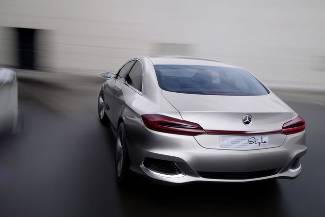 Mercedes-Benz F 800 Style Plug-In Hybrid Mercedes-Benz F 800 Style Plug-In Hybrid