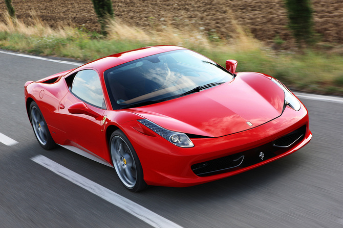 Ferrari defende a liderança no segmento dos supercarros com o 458 Ferrari defende a liderança no segmento dos supercarros com o 458
