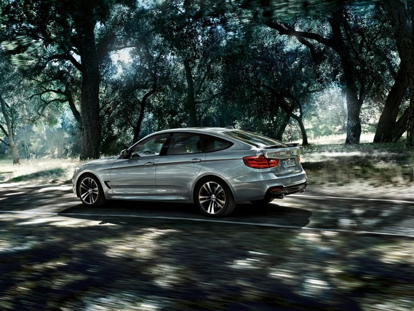 La nouvelle BMW Série 3 Gran Turismo est plus longue de 200 millimètres par rapport à la BMW Série 3 Touring. La nouvelle BMW Série 3 Gran Turismo est plus longue de 200 millimètres par rapport à la BMW Série 3 Touring.