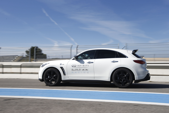Vettel started working with Infiniti on the FX Vettel Edition Vettel started working with Infiniti on the FX Vettel Edition