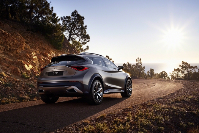 Power is sent to the rear wheels through a seven-speed automatic transmission Power is sent to the rear wheels through a seven-speed automatic transmission
