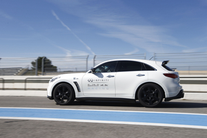 Vettel começou a colaborar com a Infiniti no desenvolvimento do FX Vettel Edition