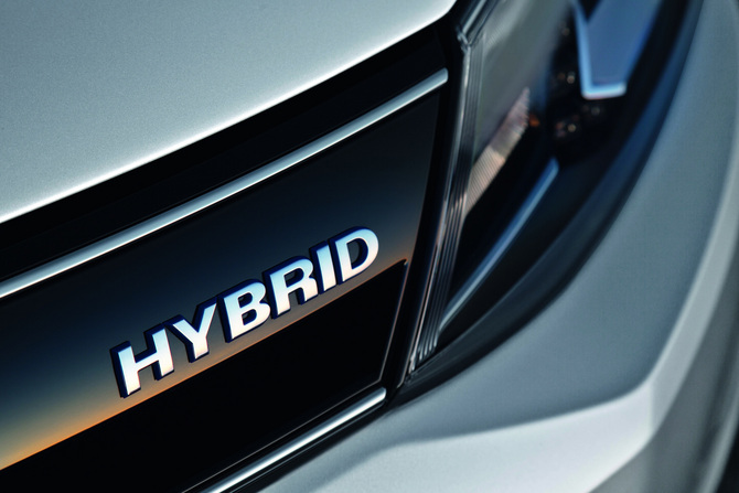 In Europa gibt es den Hybrid in den Ausstattungen Highline und Comfortline. In Europa gibt es den Hybrid in den Ausstattungen Highline und Comfortline.