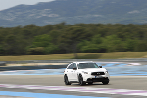 O crossover é o modelo topo de gama da Infiniti na Europa