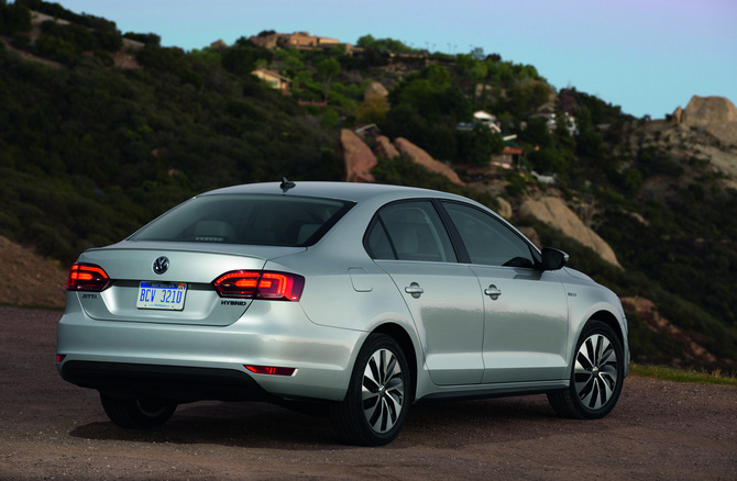 Dabei verbrauch der Jetta Hybrid 4,1 Liter auf 100 Kilometer. Dabei verbrauch der Jetta Hybrid 4,1 Liter auf 100 Kilometer.